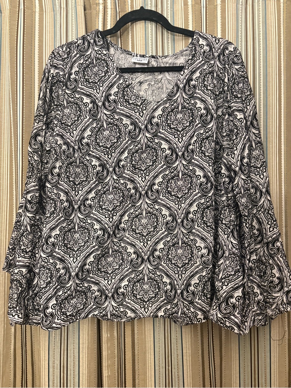 Black & White Paisley V-Neck Blouse